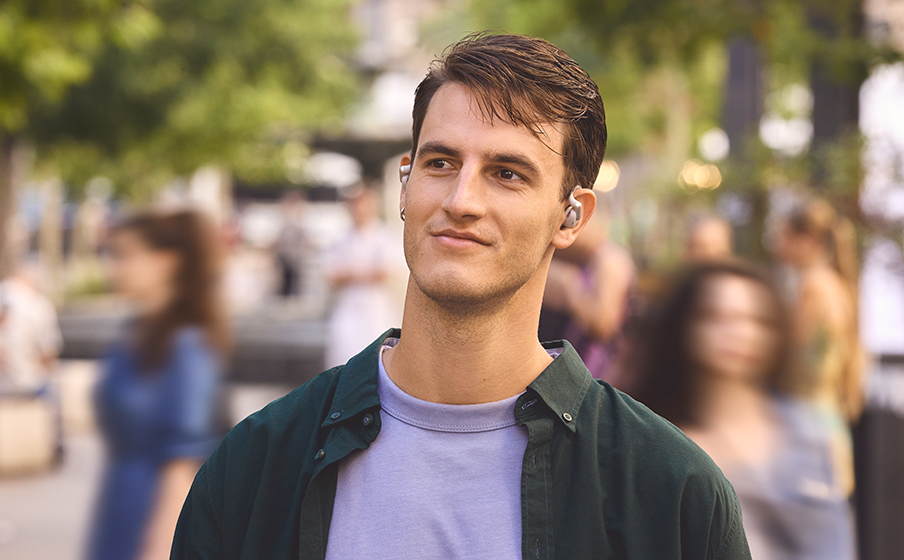 Hi-Res Audio Wireless with adaptive bass boost