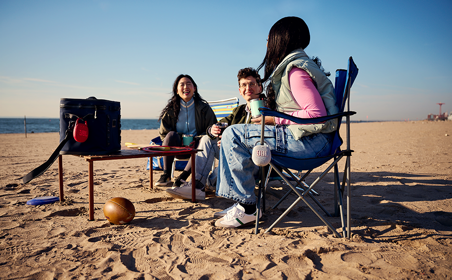JBL Clip 5 | Ultra-portable waterproof speaker
