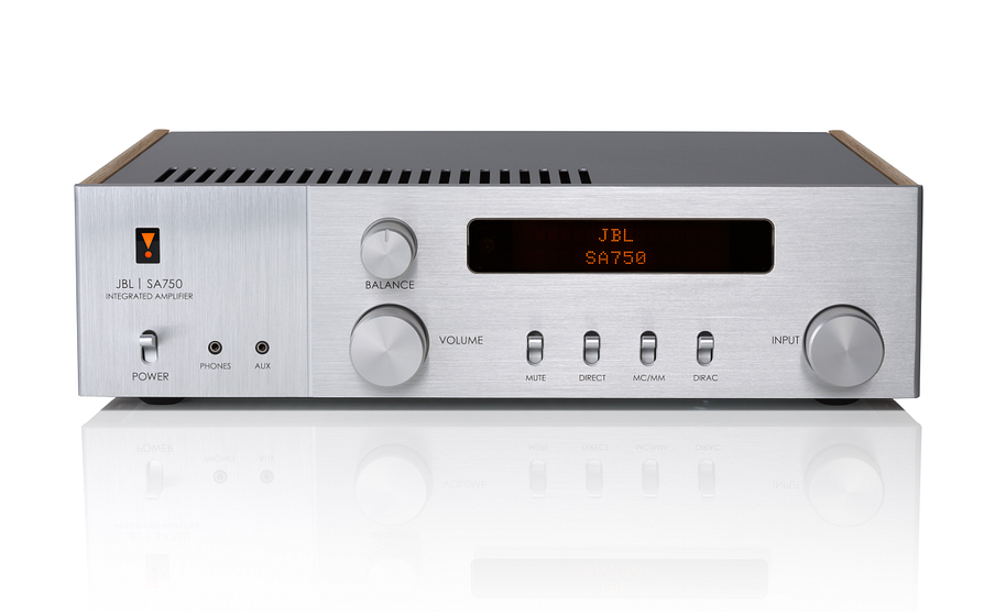 Retro-styled integrated amplifier with modern features
